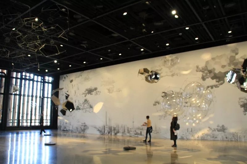 AIVA的預(yù)科小朋友們參觀托馬斯·薩拉切諾：原地飛行